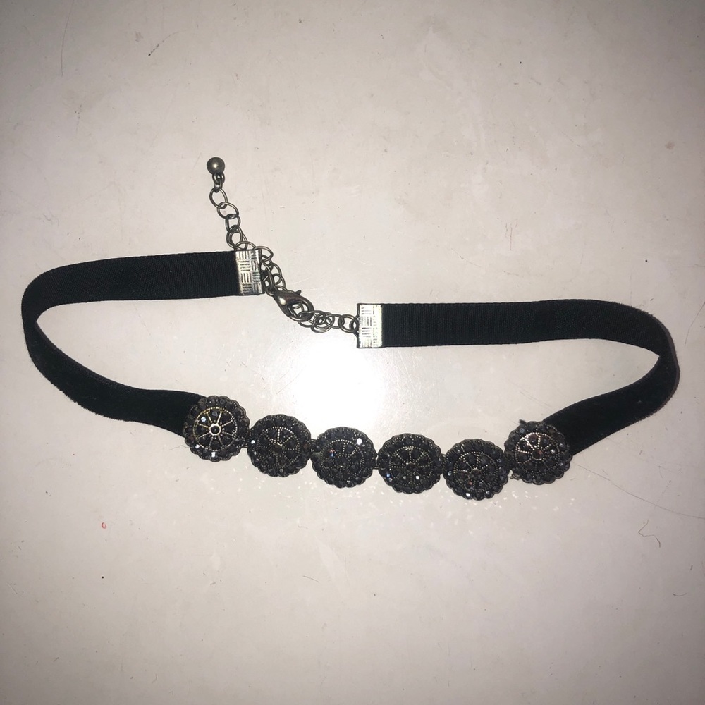 Choker necklace
